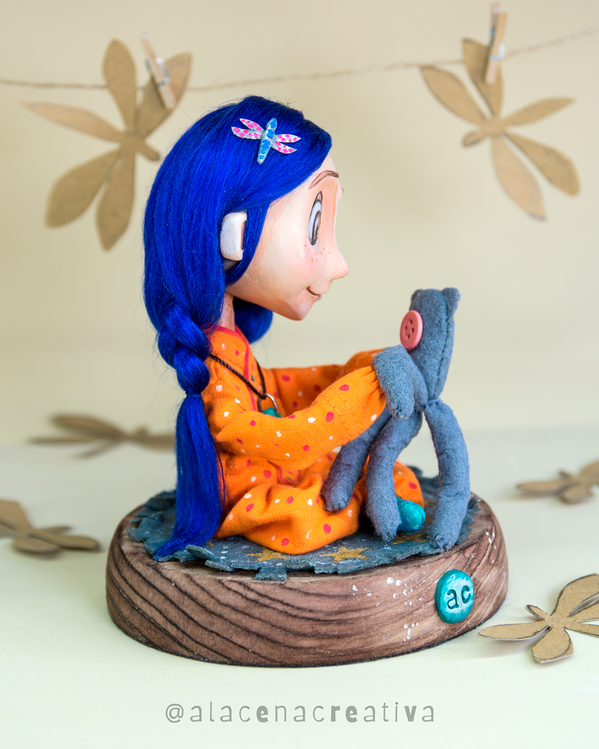 mini-coraline-lateral